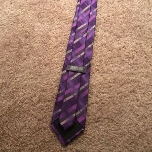 KENNETH COLE Purple and silver patterned tie